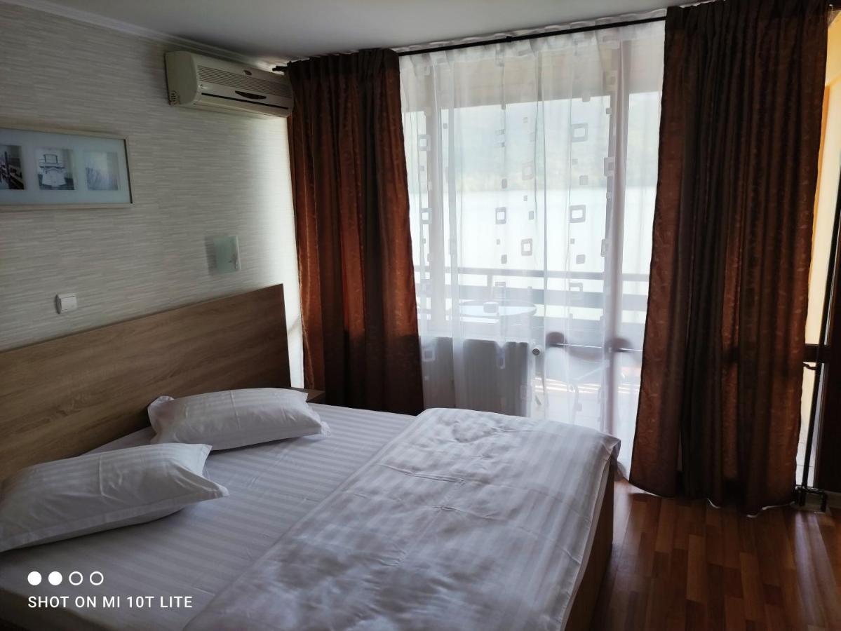 Pension La Ponton Ieşelniţa Exterior foto